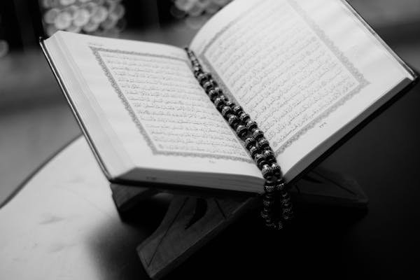 Rester ferme dans sa foi en islam : conseils pratiques à suivre